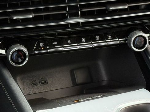 New 2026 Chevrolet Traverse LT image 16