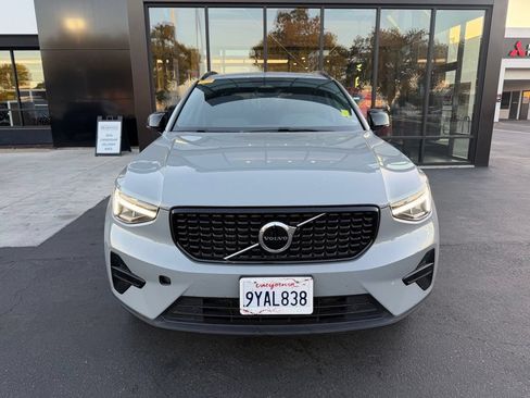 Used 2024 Volvo XC40 B5 Core AWD/4WD image 2