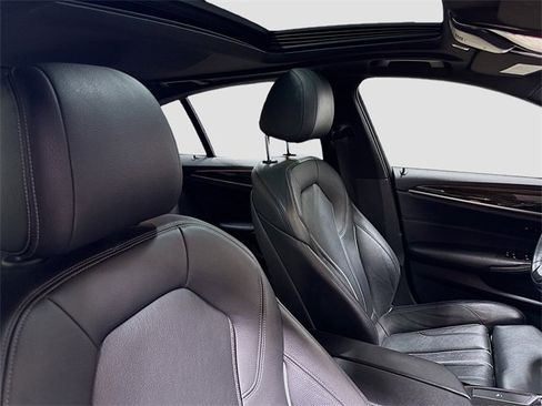 Used 2018 BMW 540i xDrive image 33