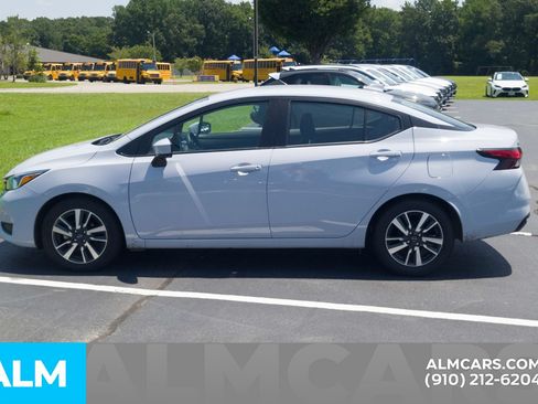 Used 2024 Nissan Versa SV FWD image 10