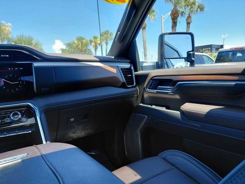 Used 2025 GMC Sierra 2500 Denali w/ Denali Reserve Package AWD/4WD image 16