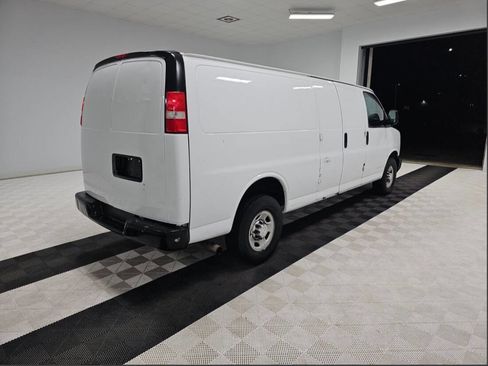 Used 2015 Chevrolet Express 2500 Extended image 2