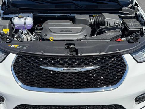 New 2026 Chrysler Pacifica Select AWD/4WD image 30