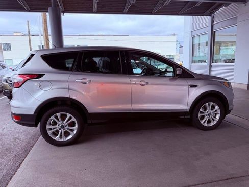 Used 2017 Ford Escape SE image 8