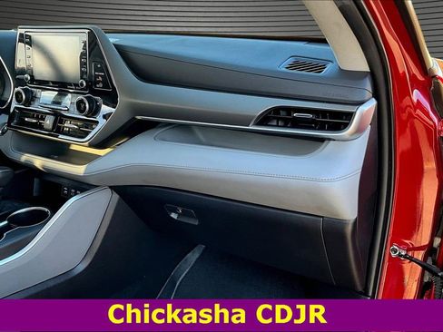 Used 2022 Toyota Highlander XLE image 25