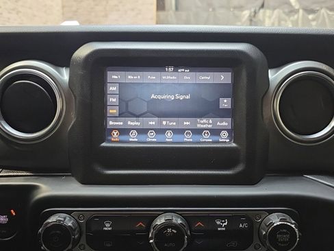 Used 2019 Jeep Wrangler Unlimited Sahara image 21