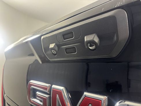Used 2023 GMC Sierra 1500 SLT w/ SLT Convenience Package AWD/4WD image 11