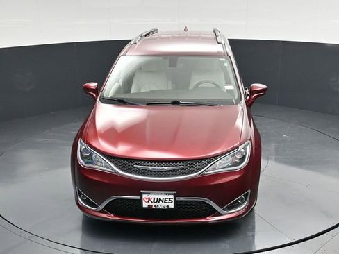 Used 2020 Chrysler Pacifica Touring-L w/ Tire & Wheel Group image 47