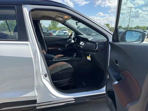 Used 2024 Nissan Kicks SR FWD image 21