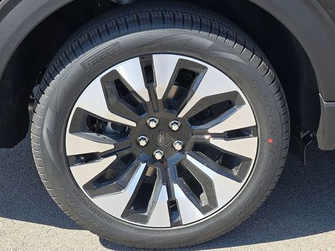 New 2026 Ford Explorer Platinum image 7