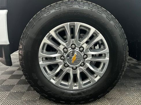 Used 2023 Chevrolet Silverado 2500 High Country w/ Z71 Off-Road Package image 22