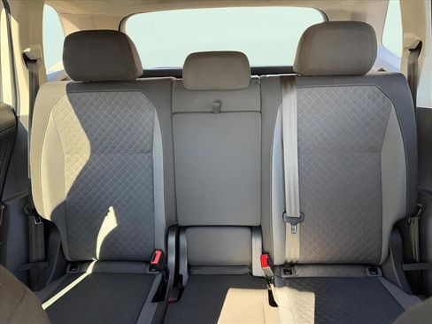 Used 2018 Volkswagen Tiguan S image 17