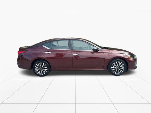 Used 2024 Nissan Altima 2.5 SV FWD image 9