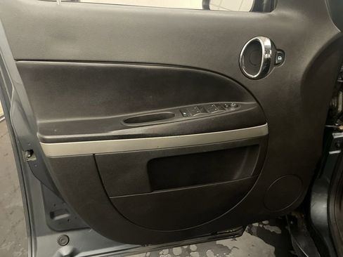Used 2011 Chevrolet HHR LS image 12