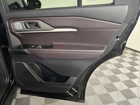 Used 2025 Ford Explorer Platinum RWD image 20