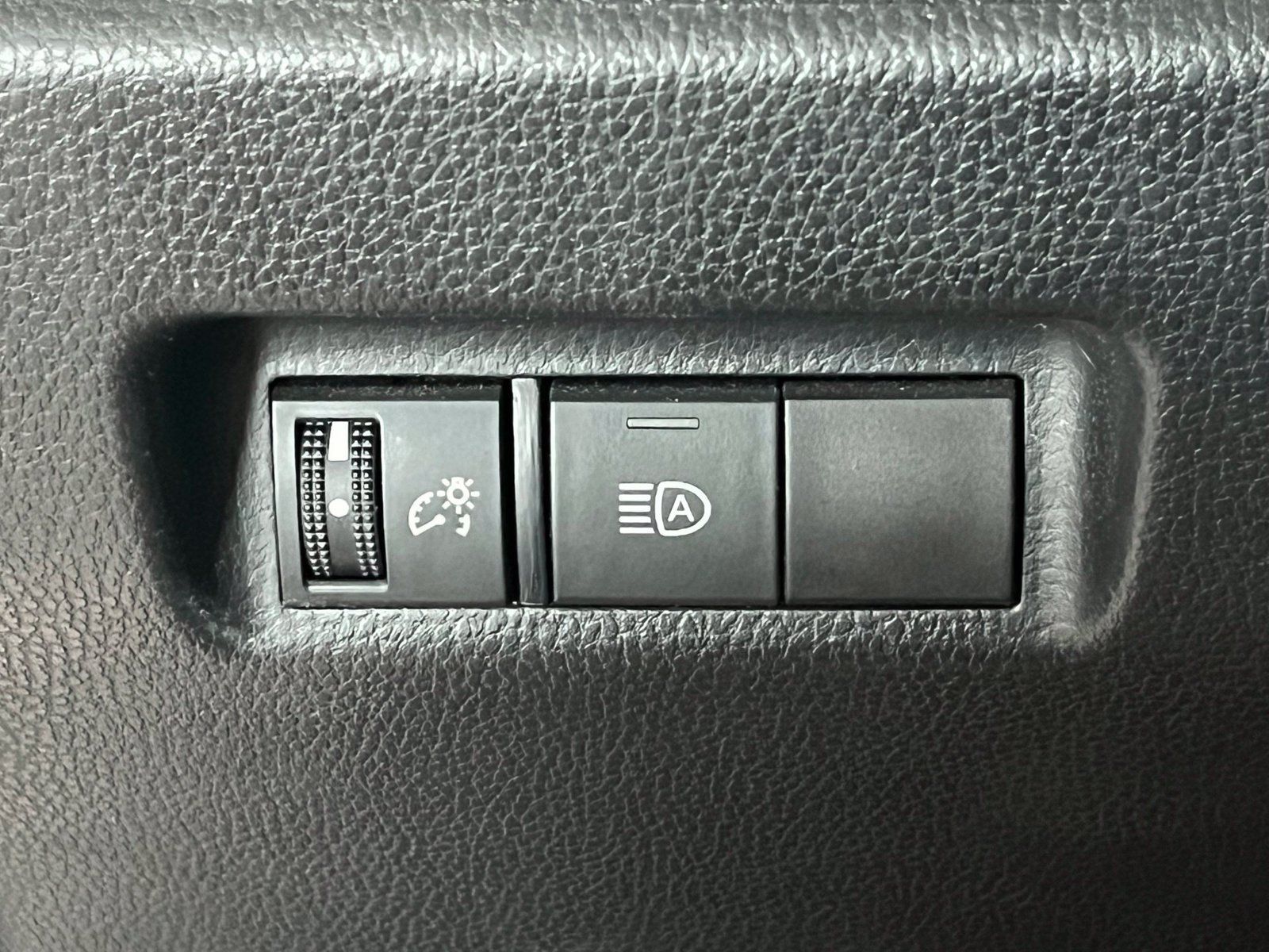 Used 2020 Toyota RAV4 LE w/ All Weather Liner Package AWD/4WD image 28