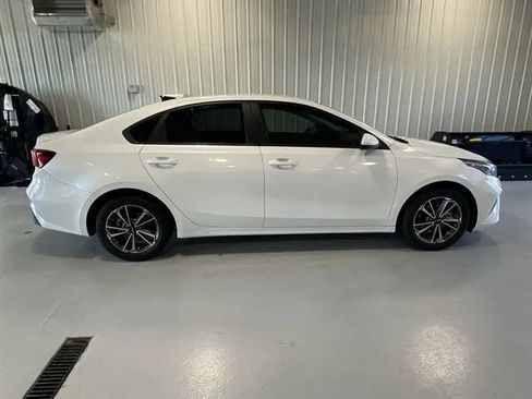 Used 2022 Kia Forte LXS image 2