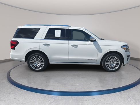 Used 2022 Ford Expedition Platinum image 4