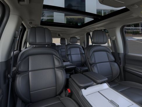 New 2026 Lincoln Navigator Reserve AWD/4WD image 10