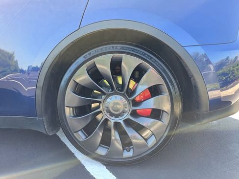 Used 2023 Tesla Model Y Performance AWD/4WD image 10