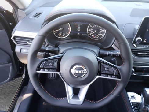 New 2025 Nissan Altima 2.5 SR image 10