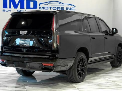 Used 2022 Cadillac Escalade ESV Sport Platinum w/ Heavy-Duty Trailer Package AWD/4WD image 12