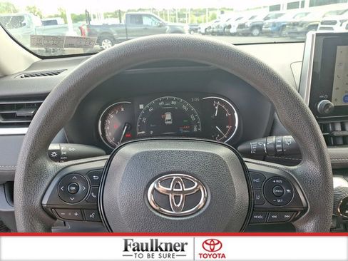 Used 2025 Toyota RAV4 XLE AWD/4WD image 18