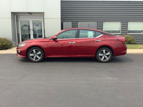 Used 2020 Nissan Altima 2.5 SL AWD/4WD image 2
