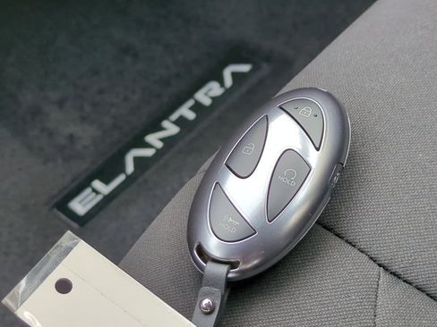 Certified 2025 Hyundai Elantra Sport FWD image 39