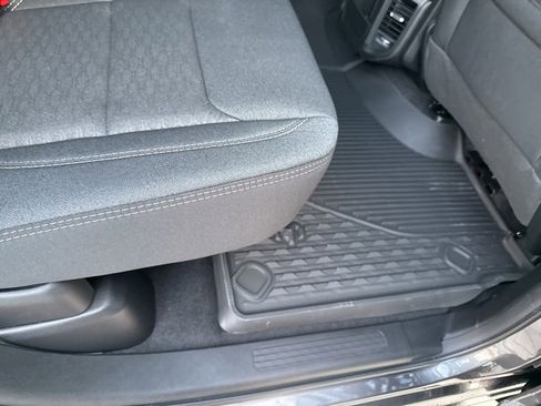 New 2026 RAM 1500 4x4 Crew Cab image 32