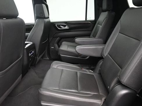 Used 2023 Chevrolet Suburban Z71 w/ Luxury Package AWD/4WD image 18