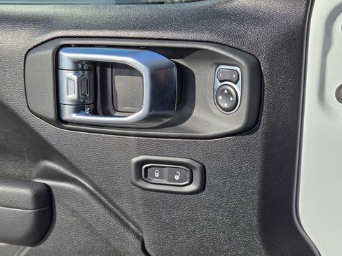 Used 2026 Jeep Wrangler Unlimited Rubicon image 23