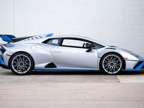 Used 2023 Lamborghini Huracan STO image 12