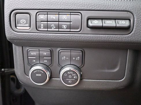 Used 2024 GMC Yukon Denali AWD/4WD image 23