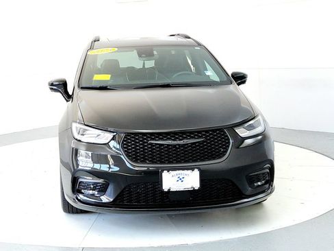 Used 2023 Chrysler Pacifica Limited w/ Uconnect Theater Family Group AWD/4WD image 8