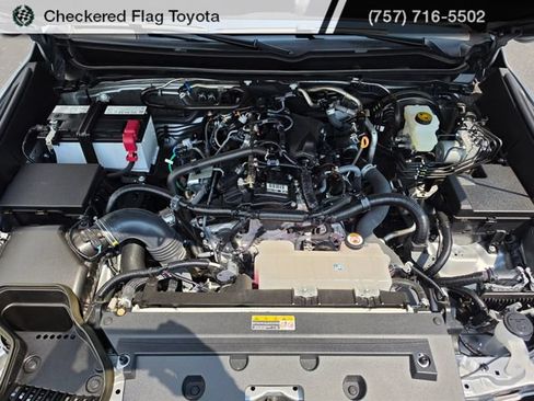 Used 2025 Toyota Tacoma Limited AWD/4WD image 11