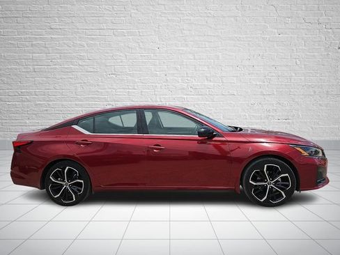 Used 2025 Nissan Altima 2.5 SR FWD image 5