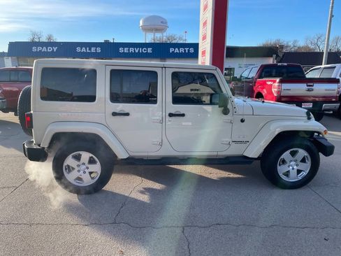 Used 2011 Jeep Wrangler Unlimited Sahara w/ Connectivity Group AWD/4WD image 10