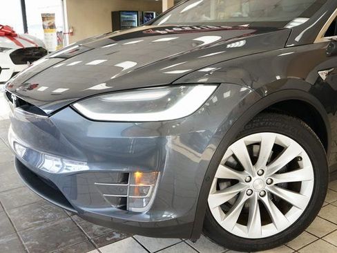 Used 2017 Tesla Model X 75D image 24