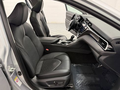 Used 2018 Toyota Camry XSE image 14