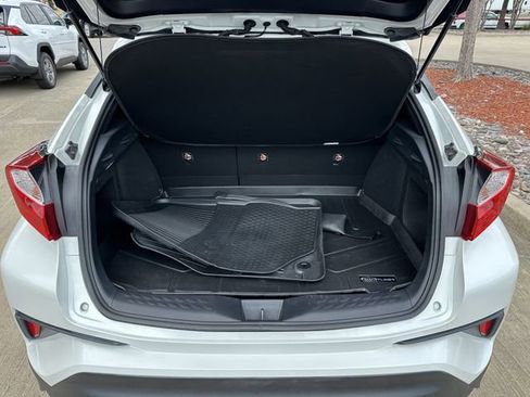 Used 2018 Toyota C-HR XLE FWD image 28