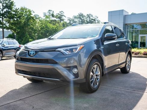 Used 2018 Toyota RAV4 XLE AWD/4WD image 11