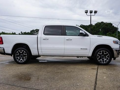 Used 2025 RAM 1500 Laramie AWD/4WD image 3