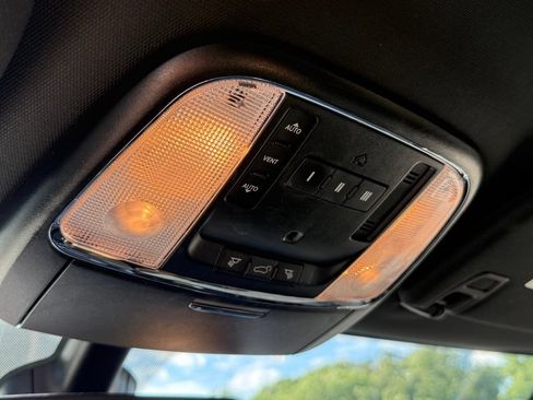 Used 2018 Jeep Grand Cherokee Limited AWD/4WD image 18