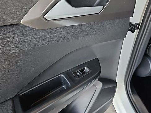 New 2026 Volkswagen Taos SE FWD image 21