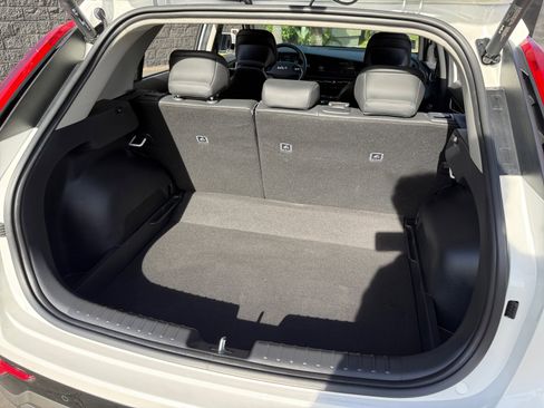 Used 2024 Kia Niro SX image 20