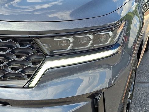 Used 2023 Kia Sorento SX image 11