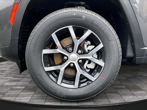 New 2025 Jeep Grand Cherokee Limited w/ Trailer Tow Package image 12