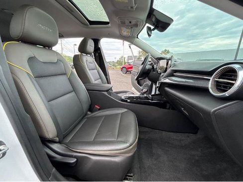 Used 2024 Chevrolet Trax ACTIV w/ Sunroof Package FWD image 6