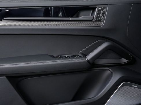 New 2026 Porsche Cayenne GTS image 6